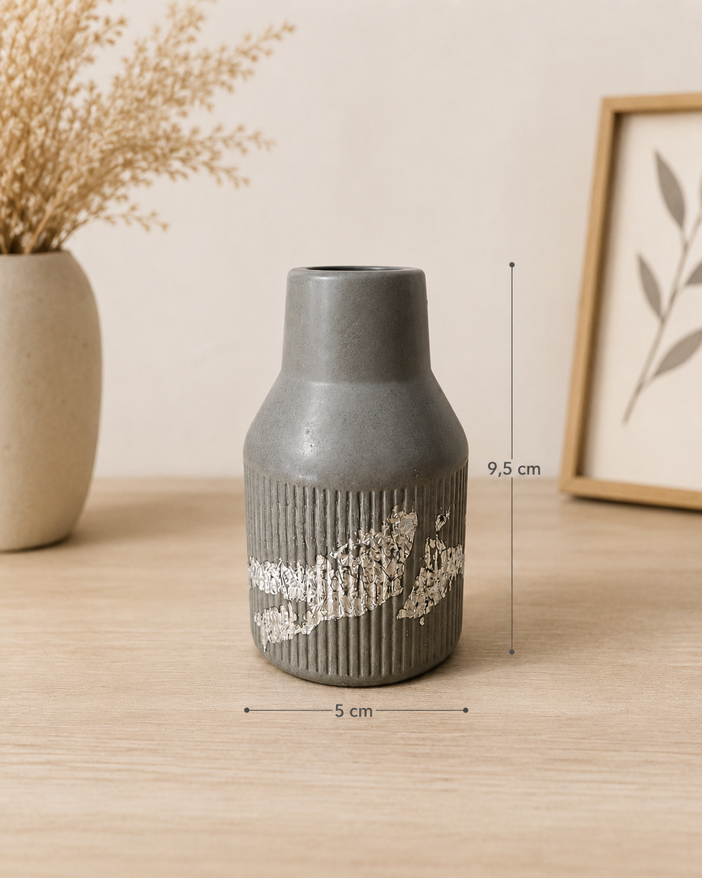 Vase décoratif avec bouquet de fleurs séchées