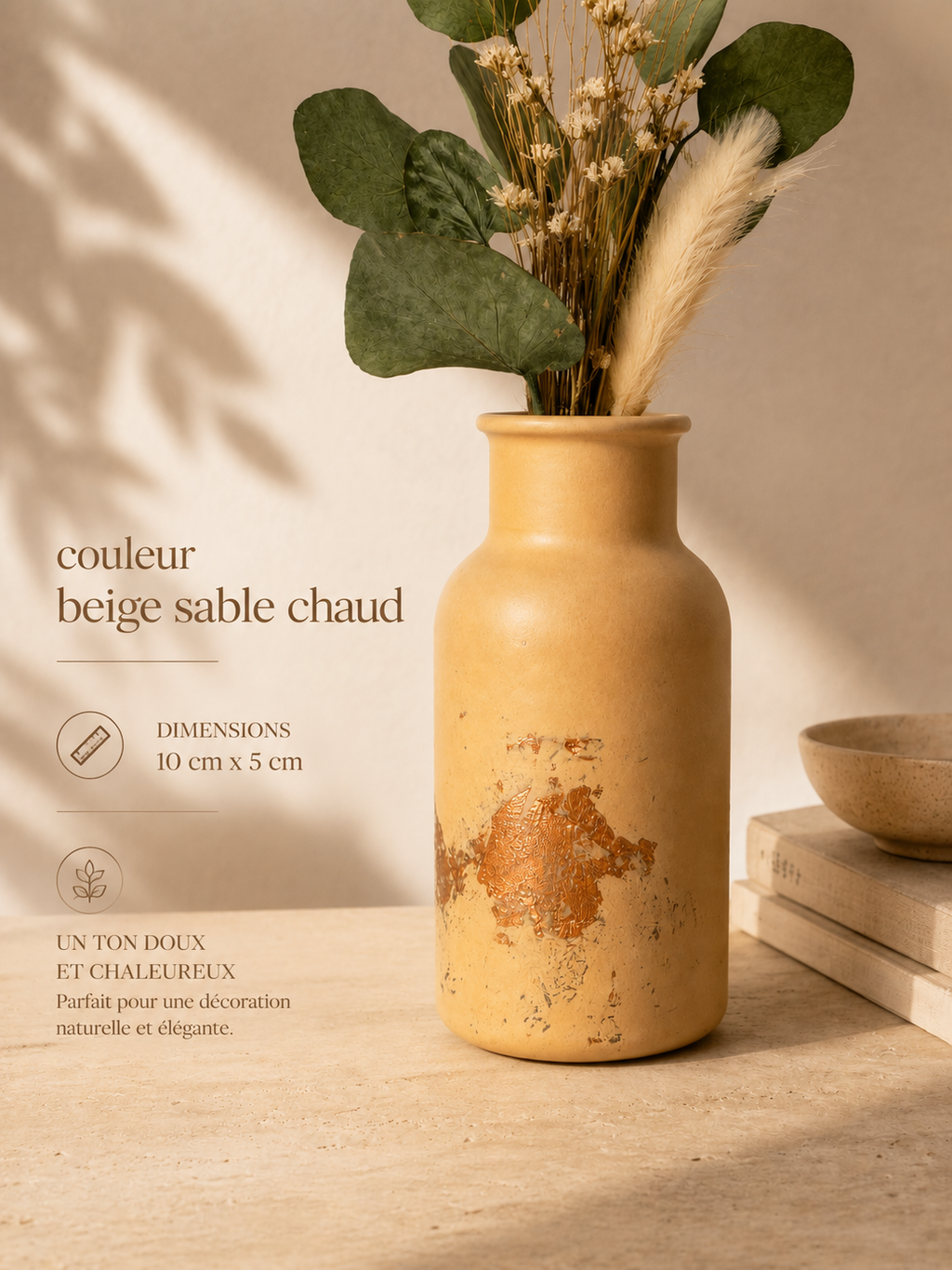 Vase décoratif avec bouquet de fleurs séchées
